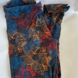 LuLaRoe Spirograph-like flower leggings!